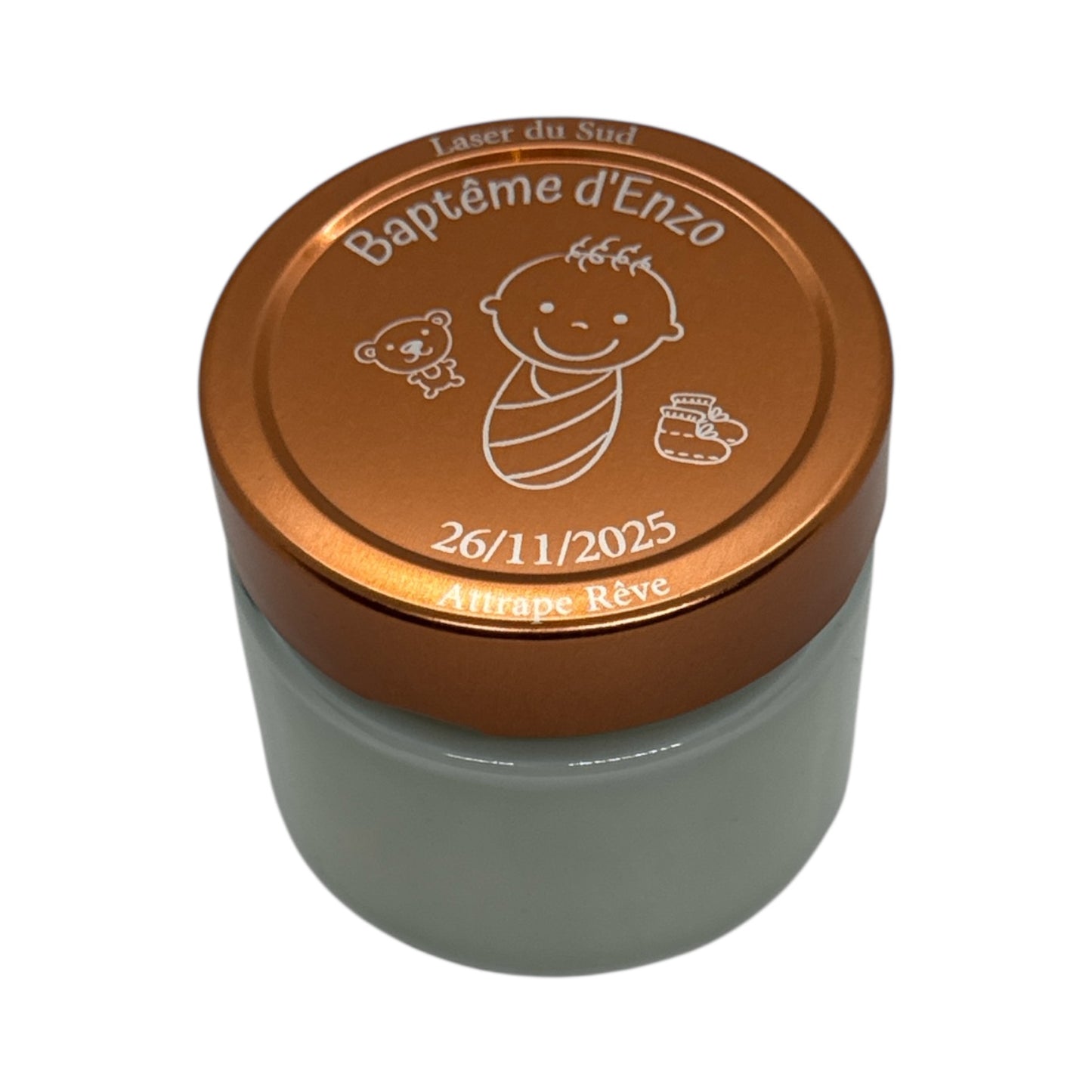 Couvercle cuivré gravé pour bougie de baptême avec bébé et motifs enfantins.